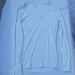 A large v-neck sweater %100 cotton white